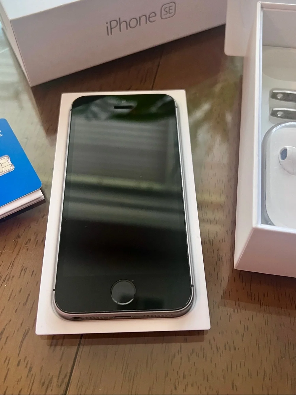 iPhone SE 1st Gen (2015-2017) 32GB PRISTINE OPEN BOX COLLECTORS BUNDLE